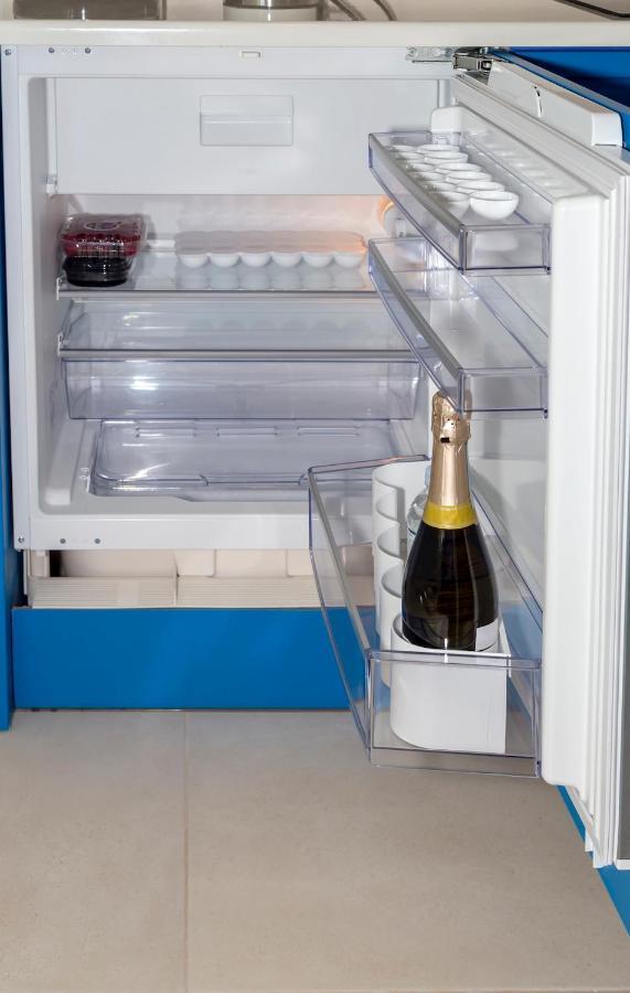 Blue And White Apartment Vipgreece أثينا المظهر الخارجي الصورة