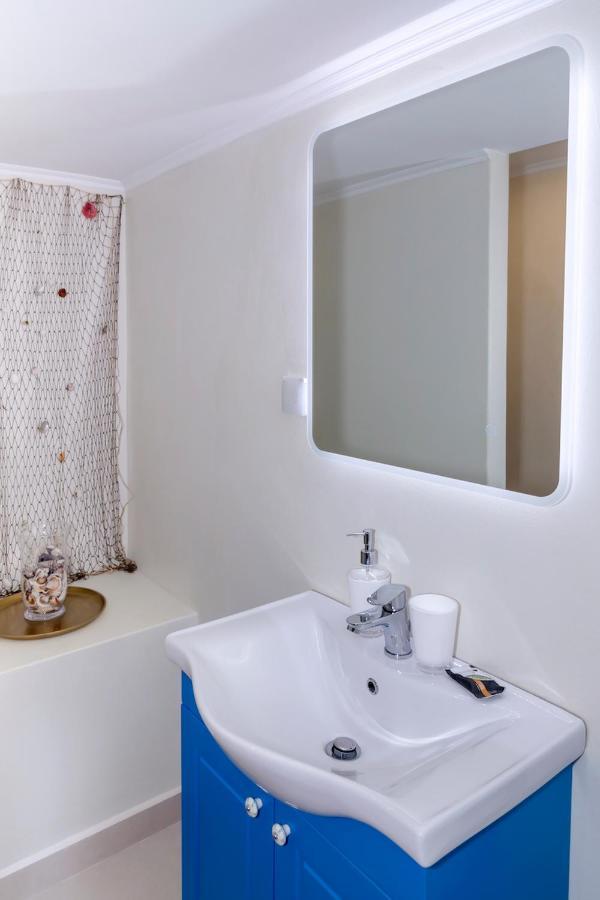Blue And White Apartment Vipgreece أثينا المظهر الخارجي الصورة